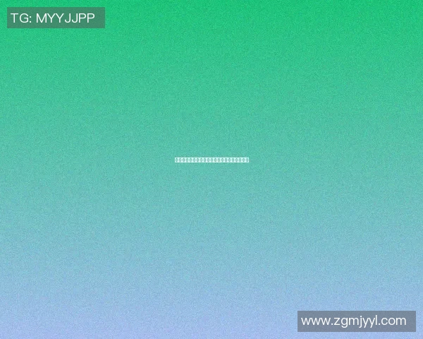 足球明星挑战篮球场展现运球技巧引发球迷热议