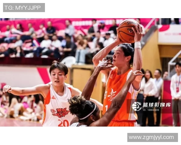 篮球明星逆行挑战自我展现拼搏精神与团队力量